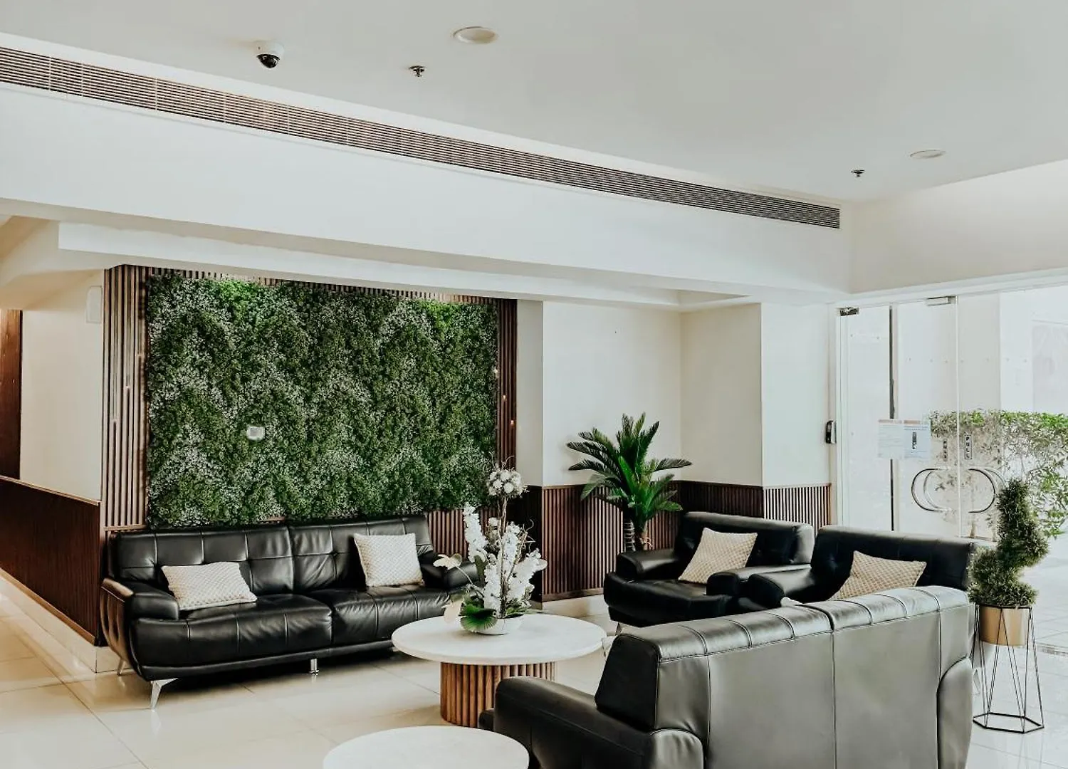Liv With Us Holiday Homes - Marina View Tower B Dubai United Arab Emirates