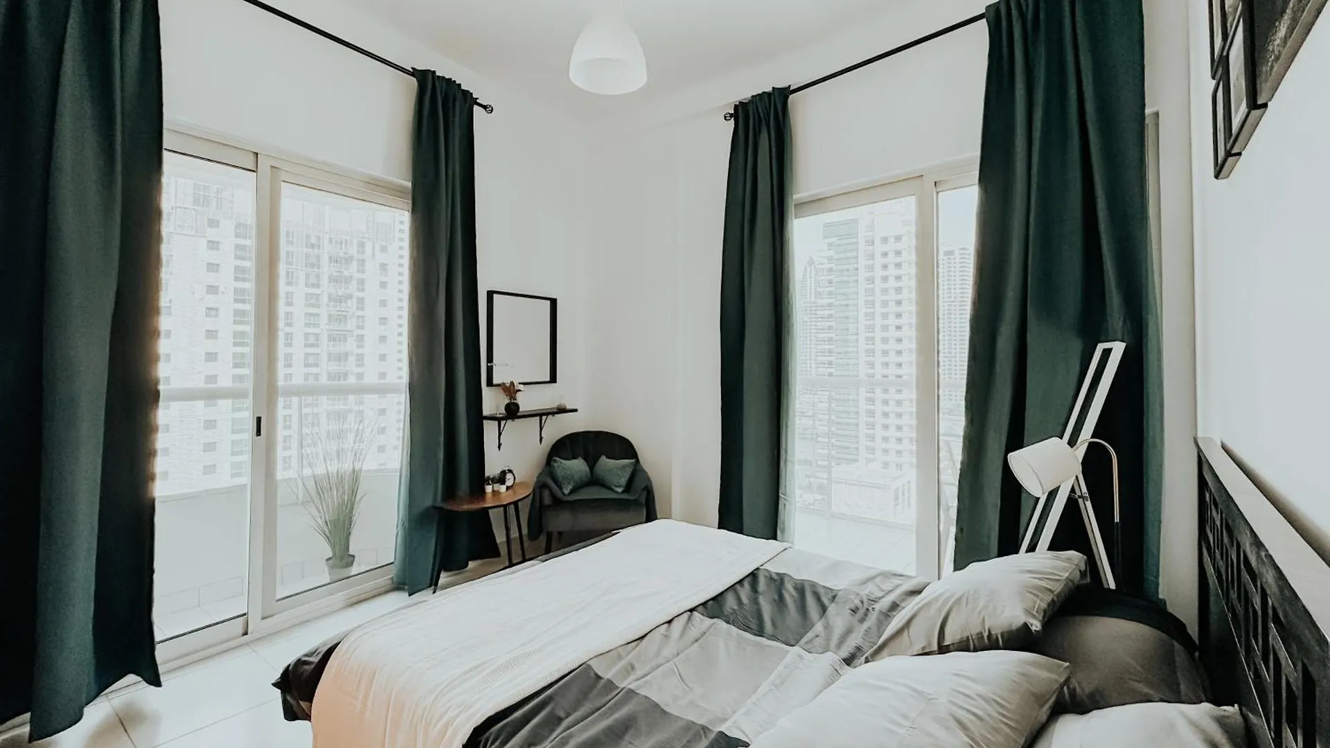 Liv With Us Holiday Homes - Marina View Tower B Dubai 0*,  United Arab Emirates
